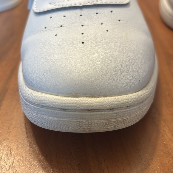 Women’s White Fila  Sneakers - Picture 10 of 10